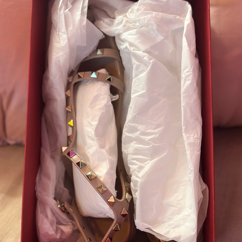 Valentino Garavani Rockstud rubber sandal, New with Box - Picture 10 of 12